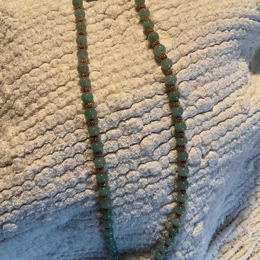 Vintage Les Bernard Jade Green Glass and Gold Tone Beads. - Picture 2 of 5